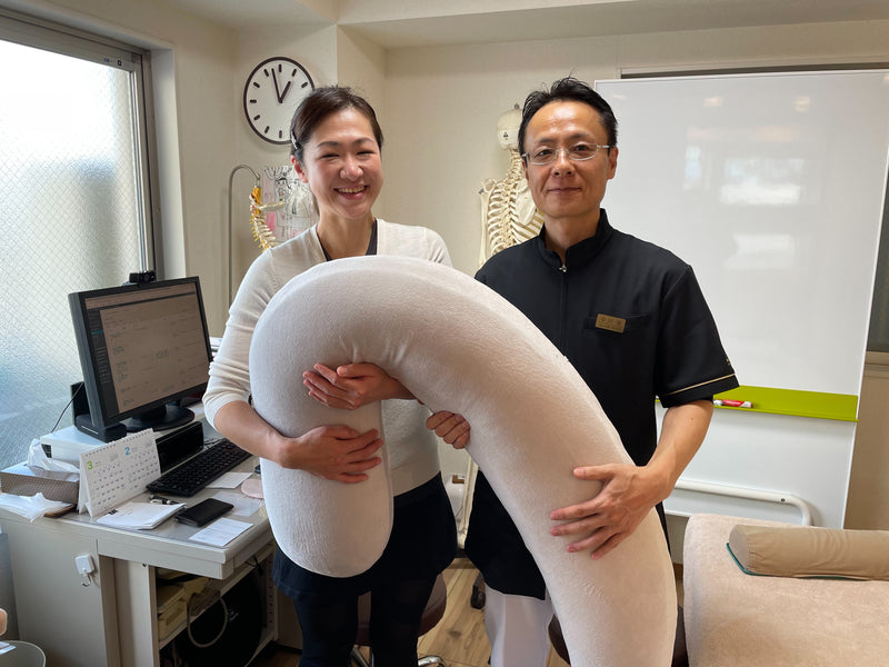 抱き枕が腰痛対策におすすめの理由とは。クオラ整骨はり灸院の中川院長へインタビュー。